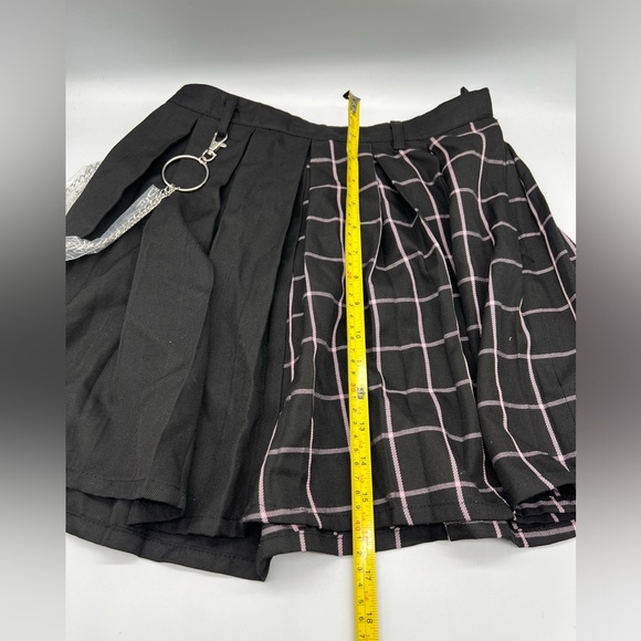 Hot Topic Black & Pink Plaid Split Pleated Skirt with chain - Picture 5 of 7